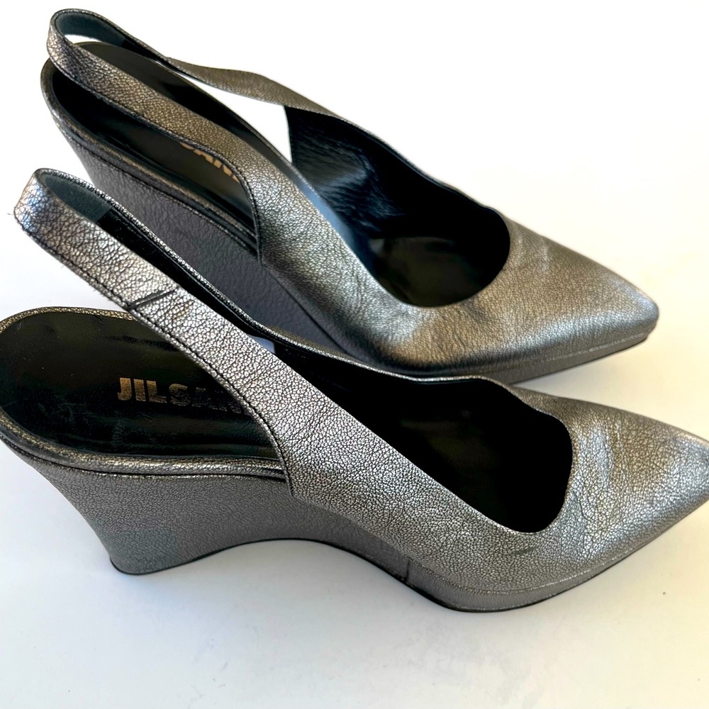 JIL SANDER Leather Silver Slingback Pumps
Women's Size: 6 | IT 36